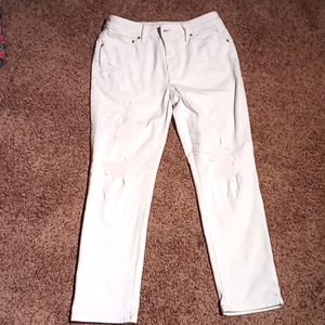 CHICO'S SO Slimming Girlfriend Crop white Jeans